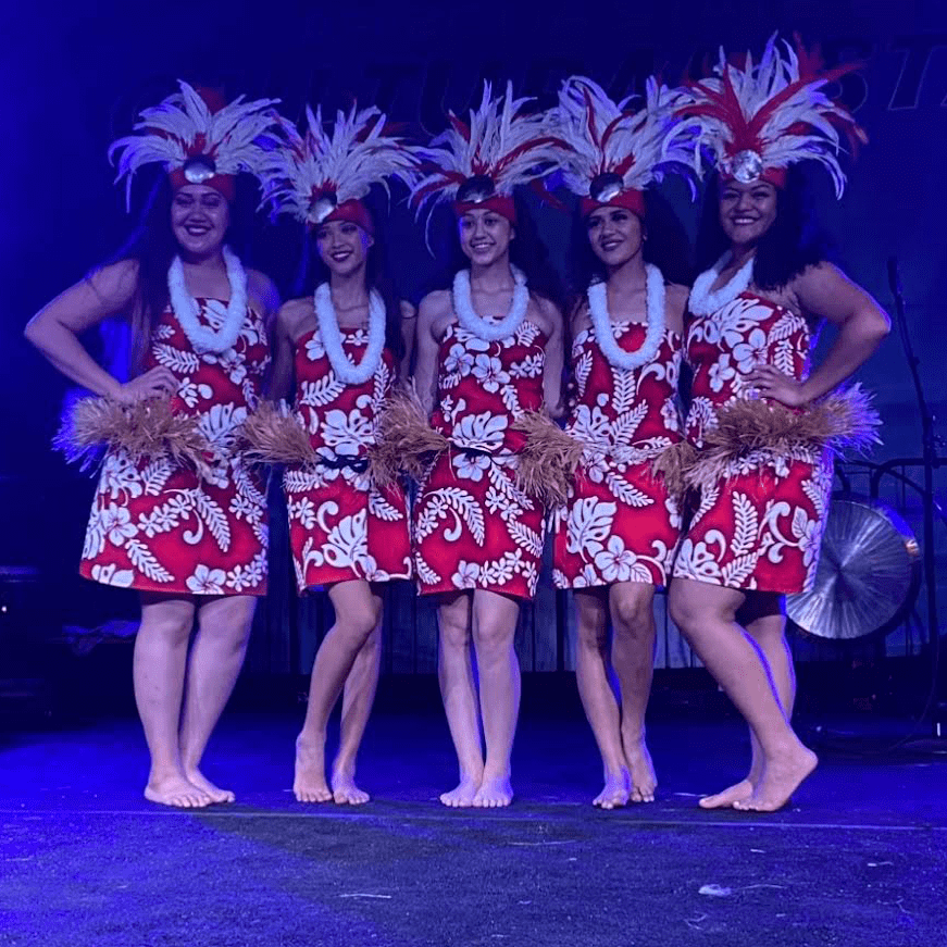 polynesian dancers